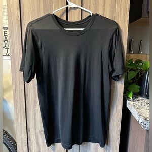Lululemon Men’s Metal Vent Breathe shirt, size small, black, great condition